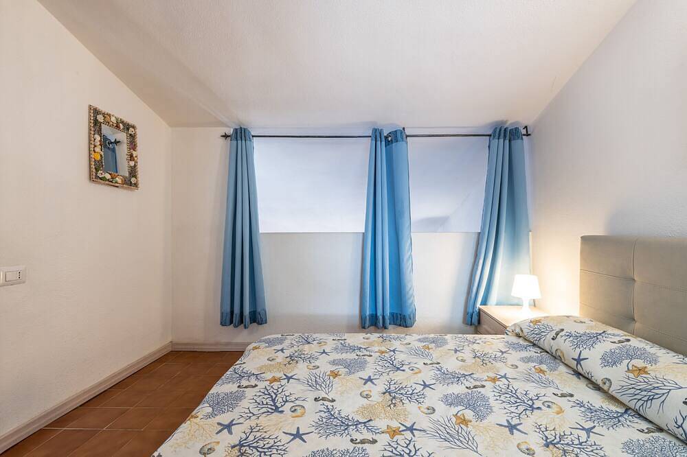 Villa \"Peppino\" con vista mare, terrazze e Wi-Fi in Punta Molentis, Simius