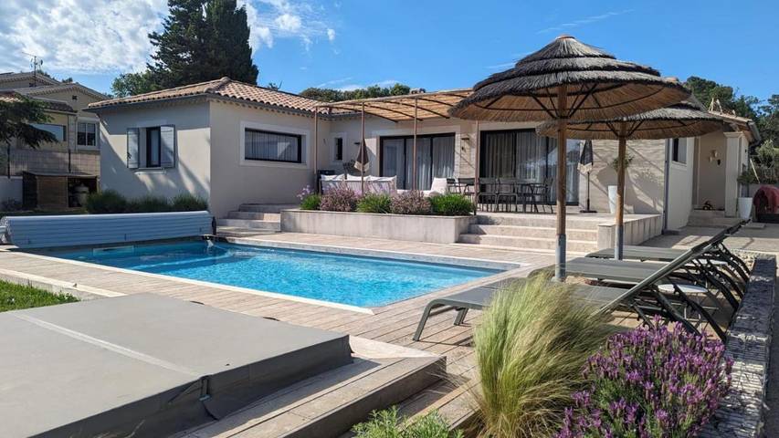 Location de vacances pour 6 personnes, avec piscine ainsi que jacuzzi et jardin à Saint-Laurent-des-Arbres