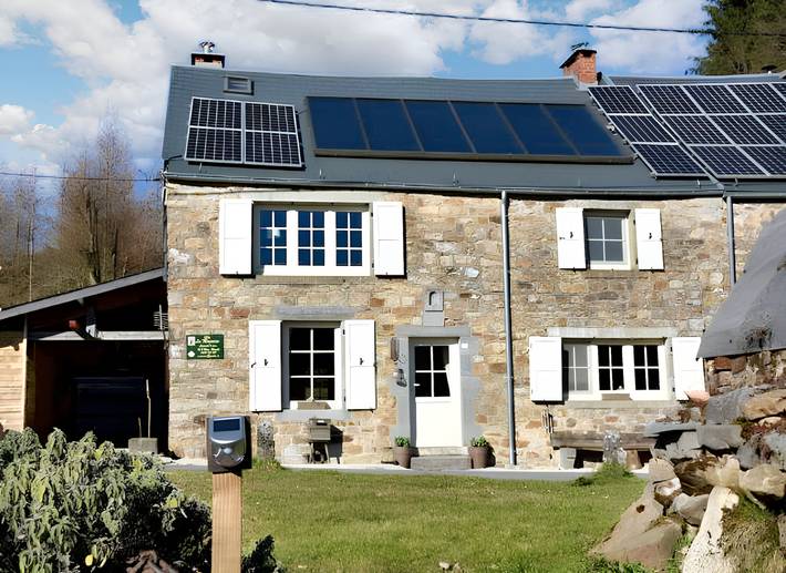 Location de vacances pour 8 personnes, avec terrasse à Viroinval