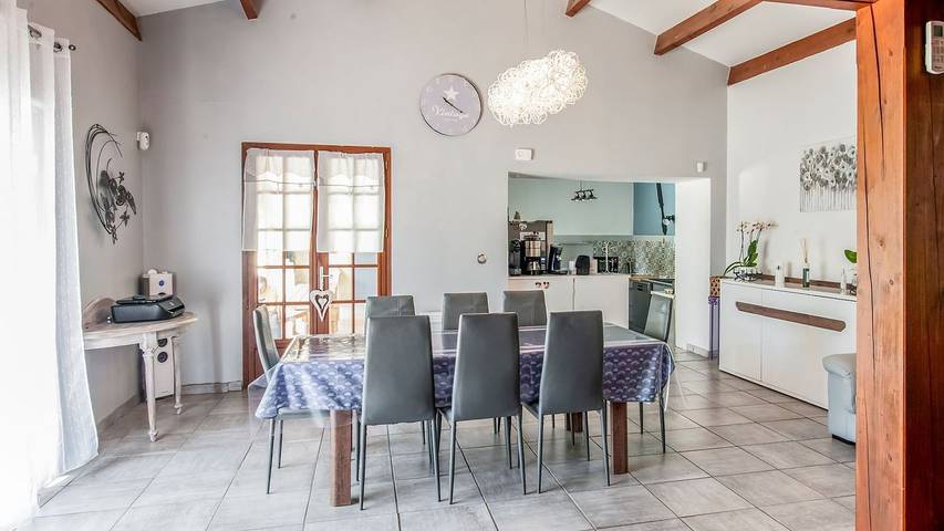 Location de vacances pour 11 personnes, avec jacuzzi ainsi que jardin et piscine, animaux acceptés à Orange - 3