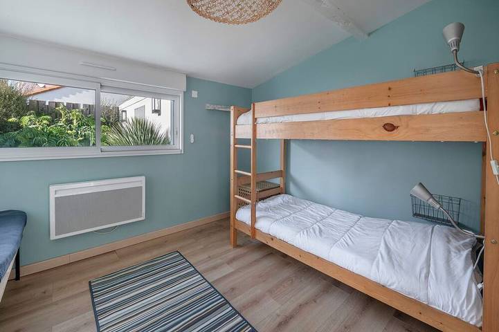 Gîte pour 4 personnes, avec jardin dans Plage de la Sennetière - 2