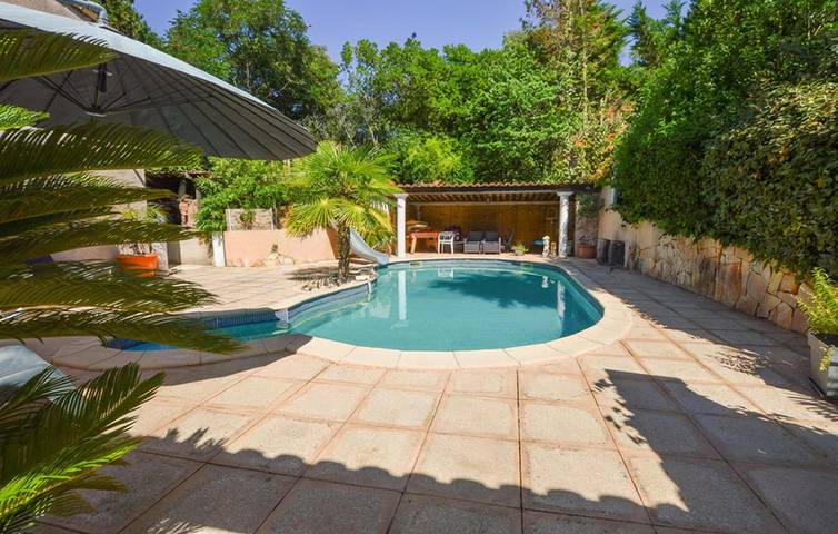 Appartement confortable avec piscine, Wi-Fi et parking près de la rivière La Gravona in Cuttoli-Corticchiato, Région d'Ajaccio