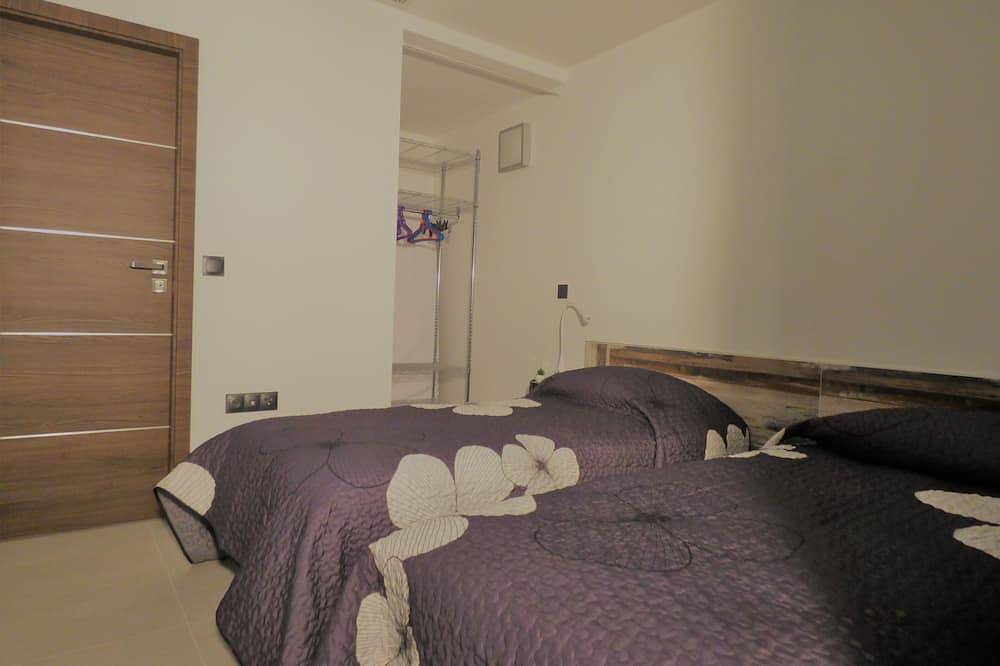 California air-conditioned villa and heated pool in Vence, Cannes region