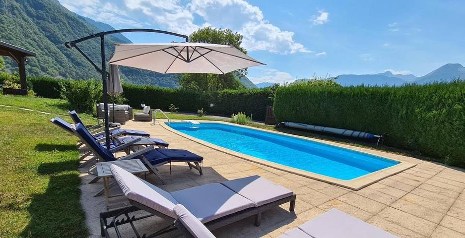 Maison de vacances pour 6 personnes, avec piscine et jardin ainsi que sauna et vue, animaux acceptés