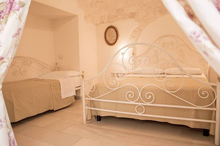  Trullo dell'Interprete- Micele Holiday Houses in Locorotondo, Province de Bari
