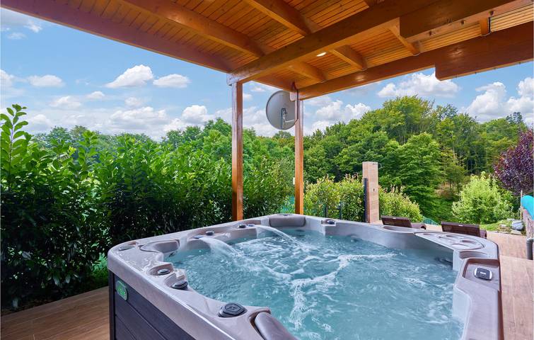 Geräumige 115 m² große Ferienwohnung mit Pool, WLAN und Grill – der perfekte Urlaubsort! in Zagreb und Umgebung