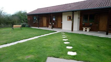 Gîte pour 15 personnes, avec jardin et terrasse à Urzy
