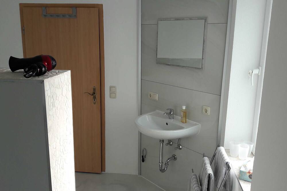 Ganze Wohnung, Willkommen im Kalletal - Ferienwohnung max. 3 P. 1 sep.Schlafzimmer in Kalletal, Kreis Lippe