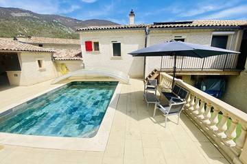 Gîte pour 4 personnes, avec jardin et terrasse, animaux acceptés dans Les Omergues