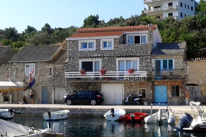 Ganze Wohnung, 1-Zimmer-Ferienwohnung am Strand Mali Iz, Iz A-6163-b in Zadar (Kommun), Iz