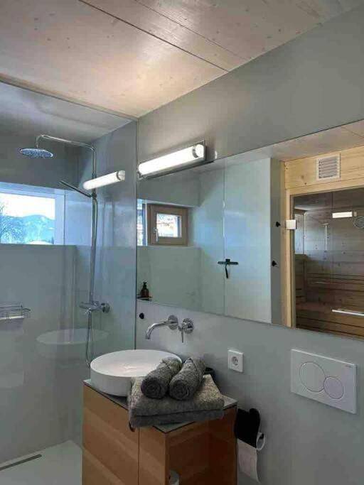 Modern Alpine Penthouse with Lake View in Maurach, Eben am Achensee