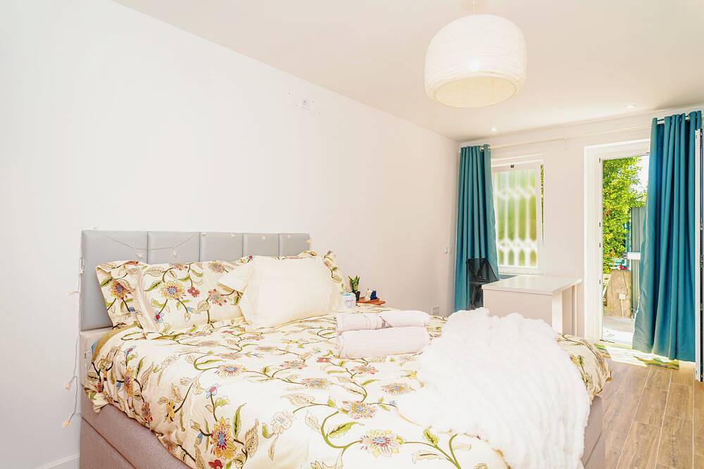 2 Private Pools, Ocean-View, Beach, Nintendo & Bbq in Parede, Carcavelos e Parede