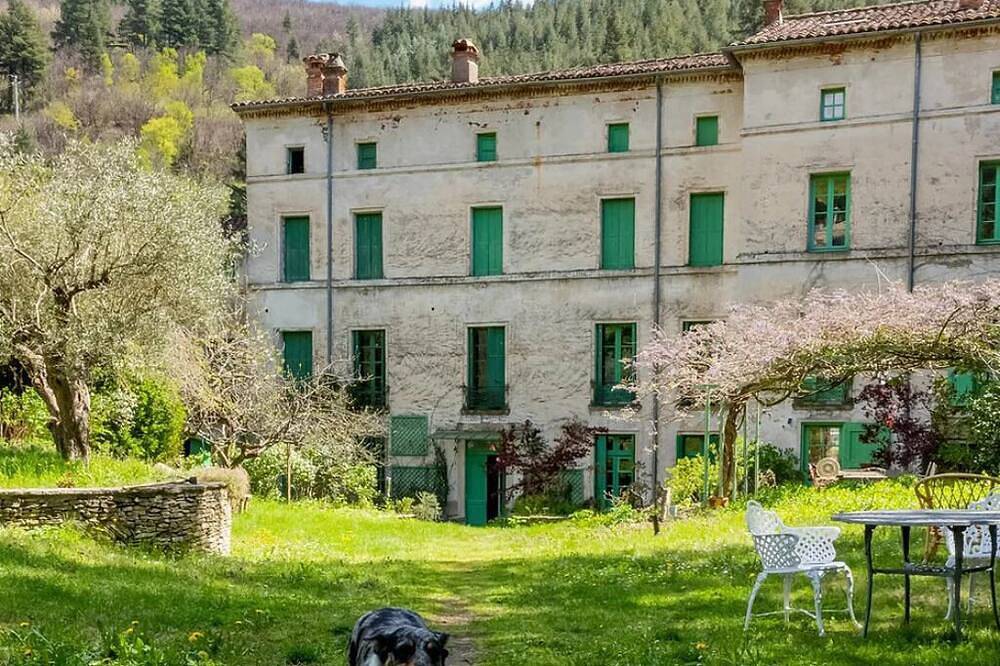 Chambre D’hôte pour 15 Personnes dans Aulas, Région du Vigan