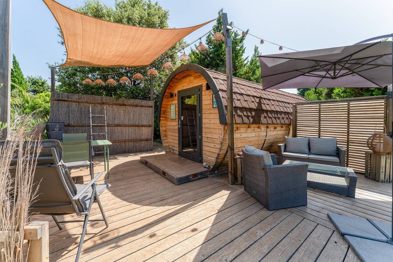 Gîte insólito 'Tonneau Prestige' con piscina privada, Wi-Fi y aire acondicionado in Jonquières, Vaucluse
