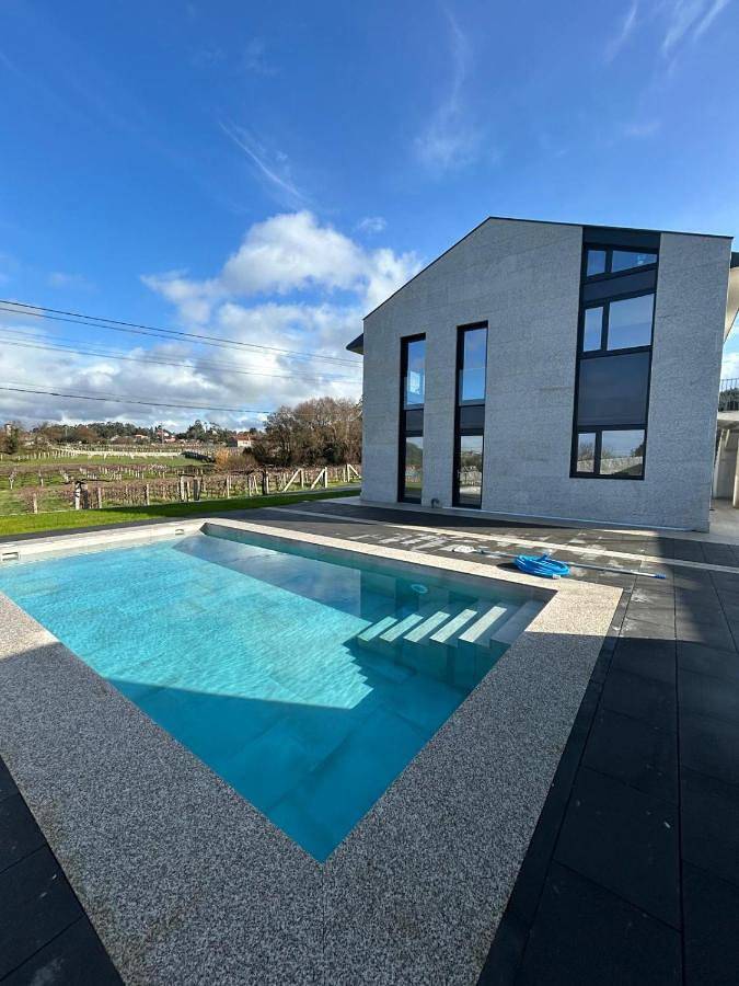 Apartamento para 4 personas, con Balcón y Terraza además de Jardín y Piscina en Ribadumia