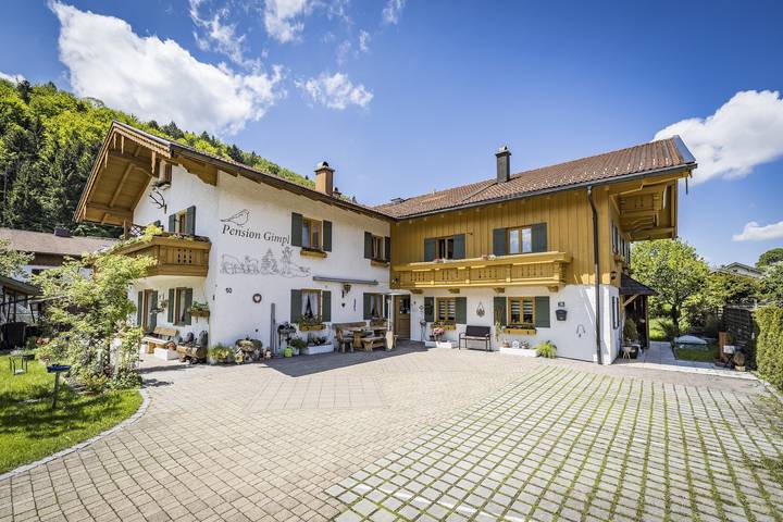 Pension für 3 Personen, mit Balkon und Terrasse sowie Garten in Siegsdorf