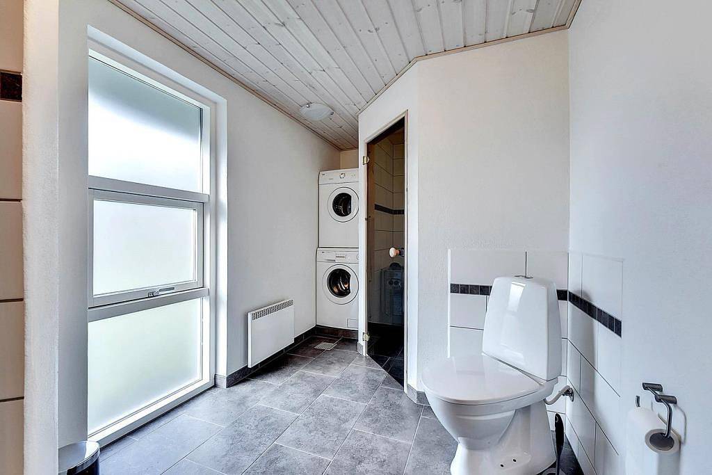 Ferienhaus in Henne Strand mit Sauna, Kaminofen und familienfreundlicher Ausstattung in Henne, Filsø See