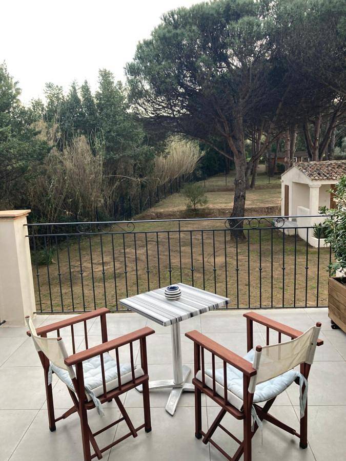 Chambre d’hôte pour 2 personnes, avec vue et piscine ainsi que terrasse et jardin dans le Var - 4