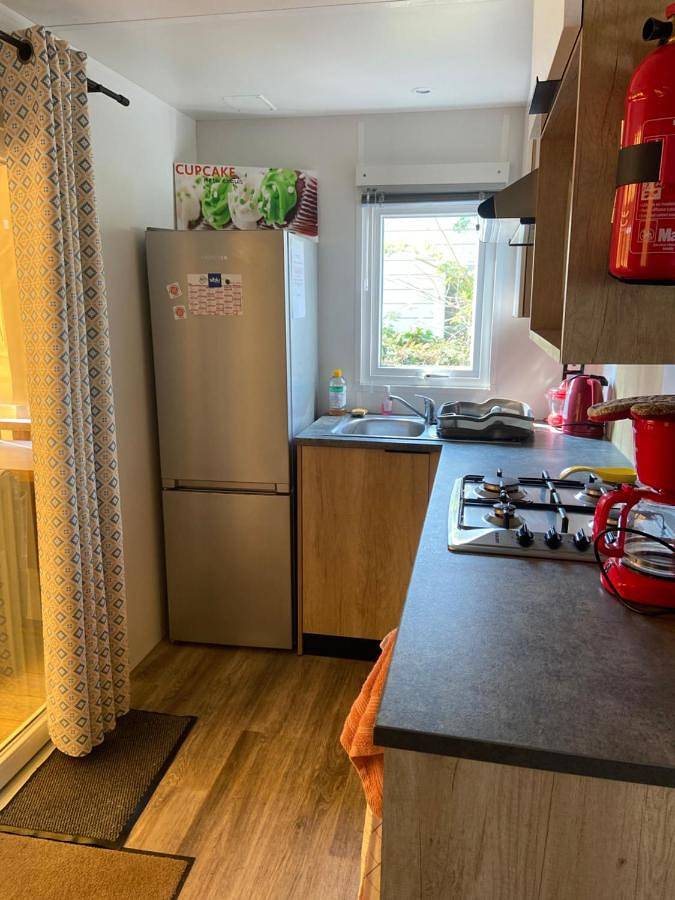 Location de vacances pour 6 personnes, avec jacuzzi ainsi que jardin et piscine dans Luna Park La Palmyre - 4