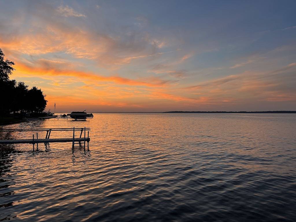 Newly updated Lakefront Houghton Lake home - close to popular sandbar. in Prudenville, Roscommon County