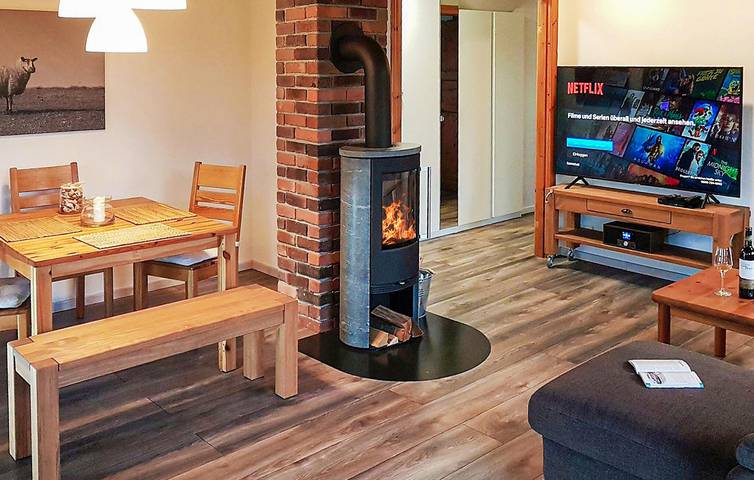 Ganze Ferienwohnung, Gemütliche 75 m² große Wohnung mit Terrasse, Küche und nur 400 m vom Strand entfernt in Friedrichskoog-Spitze, Friedrichskoog