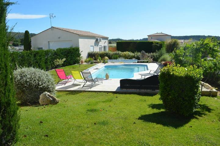Location de vacances pour 8 personnes, avec Terrasse et Jardin ainsi que Piscine et Vue à Combas - 3