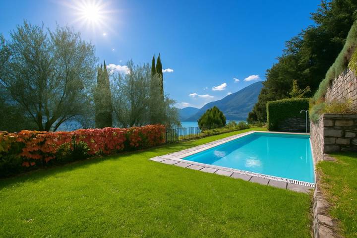 Villa with pool for 12 people, with terrace and lake view as well as pool in Lake Como
