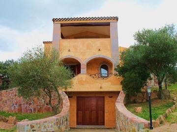 Gîte pour 2 personnes, avec jardin et terrasse à Monte Petrosu