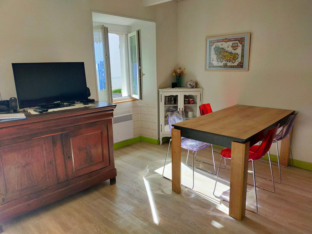 Maison cosy avec jardin, centre de Sauzon, 200m du port, 3 chambres, Wifi, terrasse et barbecue in Sauzon, Côte des Mégalithes