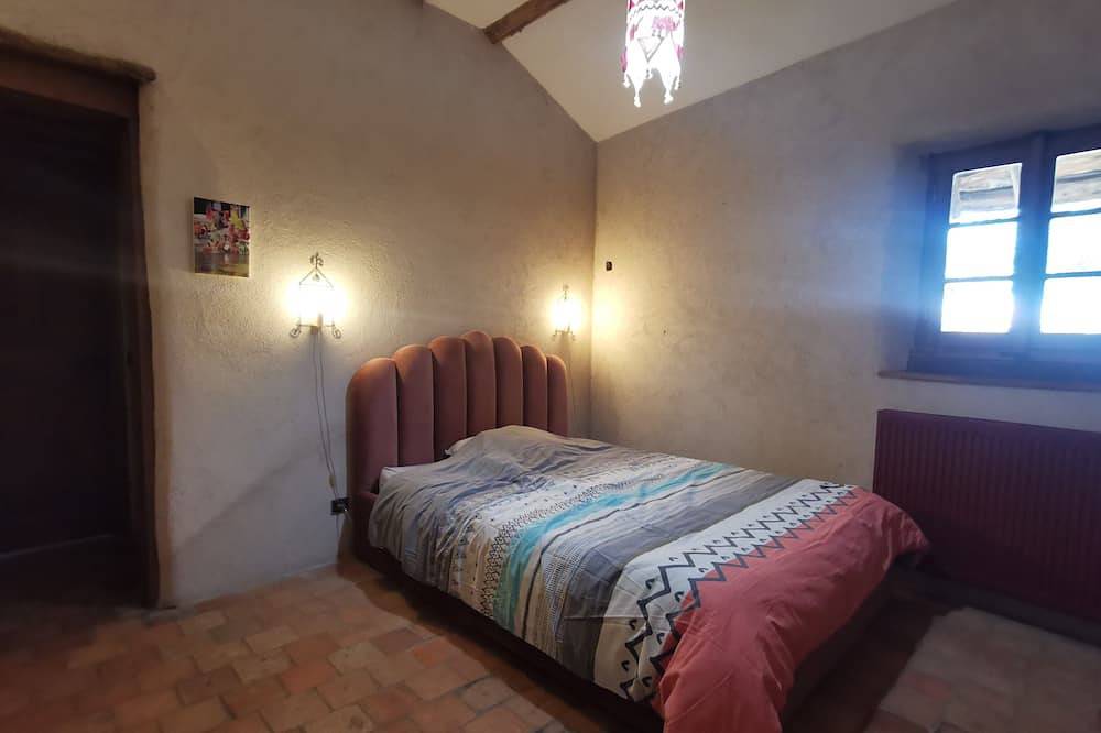 Ancienne ferme en pierre, rénovée avec goût, au cœur des monts du Lyonnais in Saint-Martin-en-Haut, Lyon et ses environs