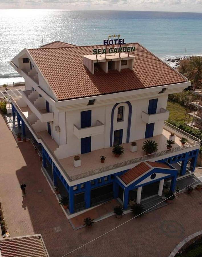 Hotel per 4 persone, con giardino - 1