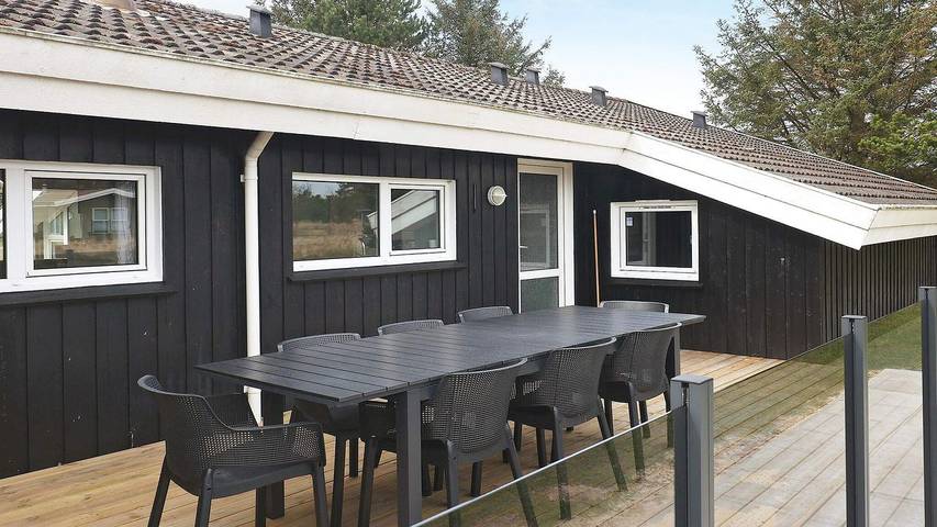Ferienhaus für 11 Personen, mit Pool und Sauna sowie Terrasse und Whirlpool in Tversted