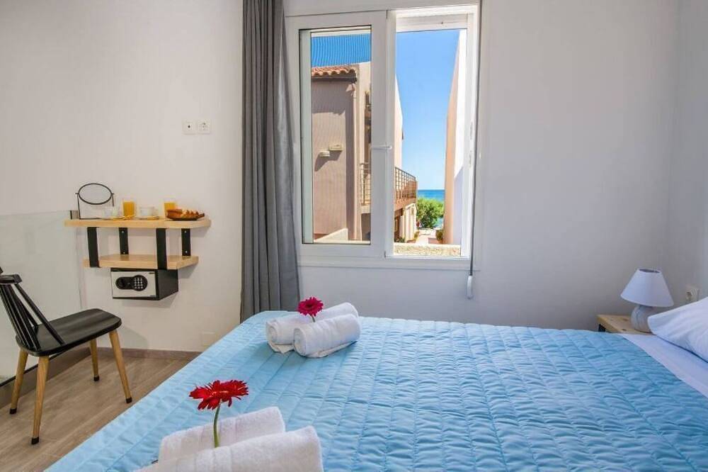 \"Sea\" Entire House 20 Metres From Sandy Beach. in Agia Marina, Chaniaregionen