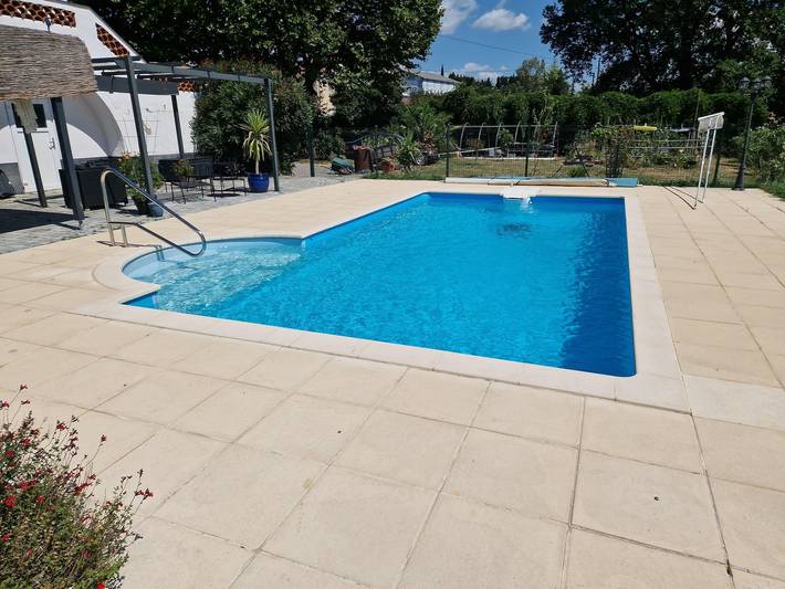Gîte pour 6 personnes, avec piscine et terrasse à Saint-Hilaire-de-Brethmas