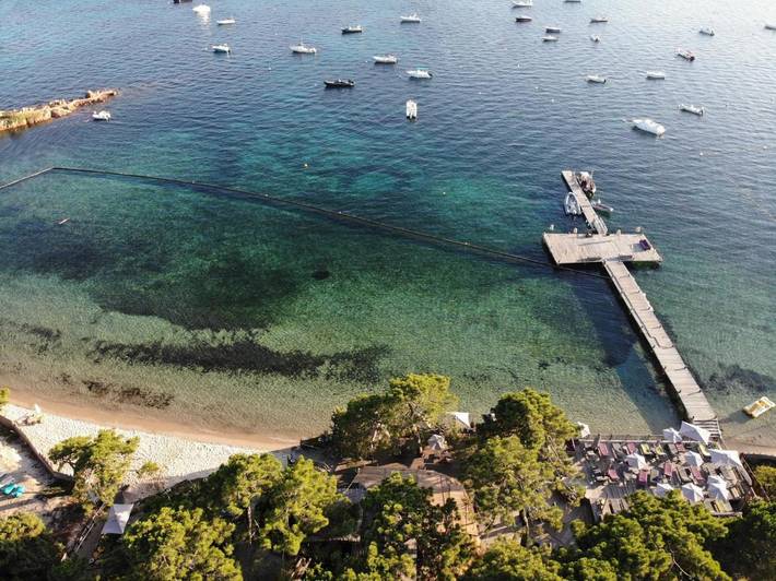 Hôtel pour 3 personnes, avec vue et jardin ainsi que piscine et sauna dans Plage Cala Rossa - 2