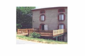 Gîte pour 5 personnes, avec jardin, animaux acceptés à Mont-Roc