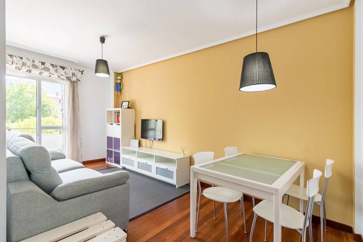 Hel lejlighed, Gibaja Apartment – Quiet Village Stay Near Laredo, Bilbao & Santander in Ramales de la Victoria, Cantabrian Coast