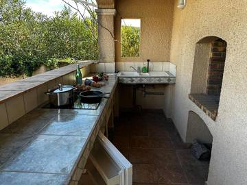 Maison d’hôte pour 2 personnes, avec piscine et jardin ainsi que vue et terrasse à Claret