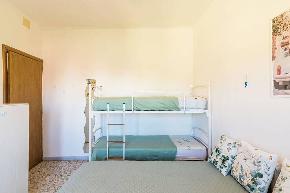 Apartamento entero, Hermoso apartamento para 8 personas con Wifi, Tv, terraza y mascotas permitida in Ardea, Provincia de Roma