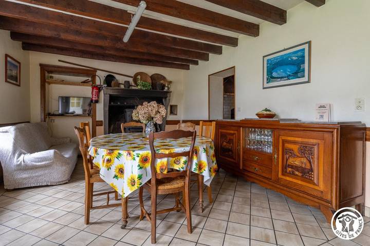 Encantadora casa rural con aparcamiento y wifi in Charbonnières-les-Vieilles, Parque Natural Regional Volcans d'Auvergne