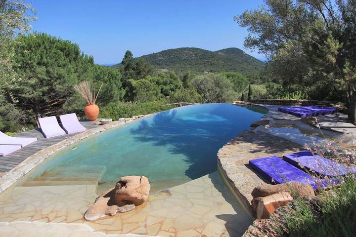 Villa für 4 Personen, mit Whirlpool und Terrasse sowie Pool und Garten - 1