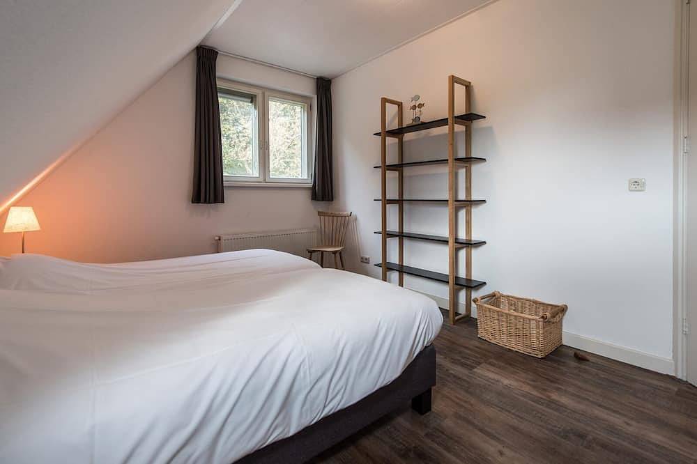 Moderne villa met jacuzzi. Dorp Hollum, bos en strand op loopafstand. in Hollum, Nederlandse waddeneilanden