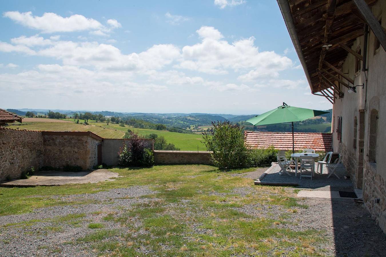Majoa - Côté Cour in Villechenève, Lyon et ses environs