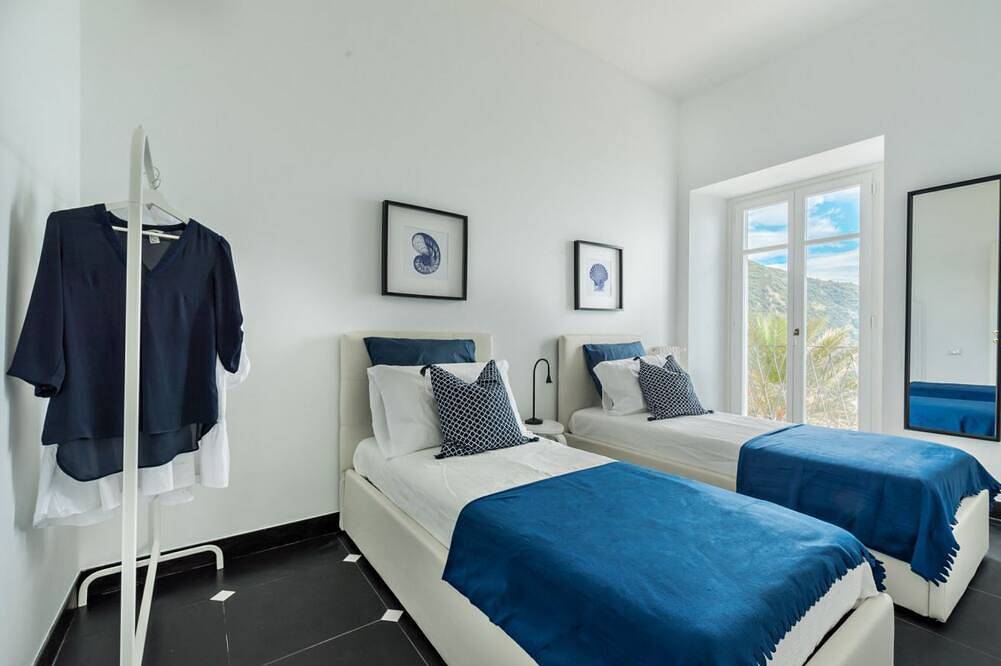 Apartamento entero, Salty Sky Flat is the perfect environment to wake up in the morning in a good mood thanks to its beautiful sea view that you can enjoy from the windows and from the private balcony, the novelty of the furnishings combined with the private parking will ma in Corniglia, Riviera di Levante