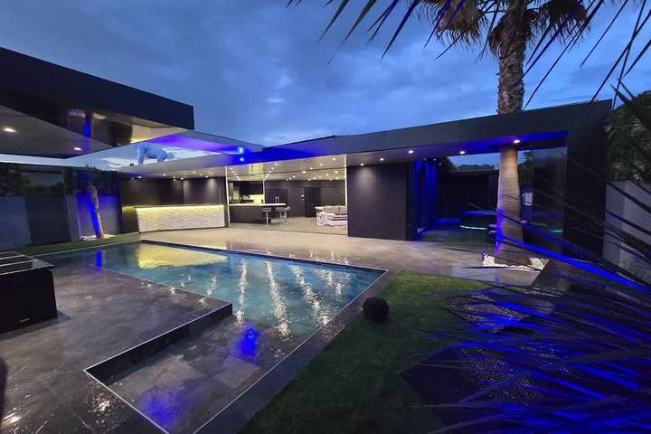 Cottage pour 7 personnes, avec piscine et jacuzzi, adapté aux familles à Lignan-sur-Orb