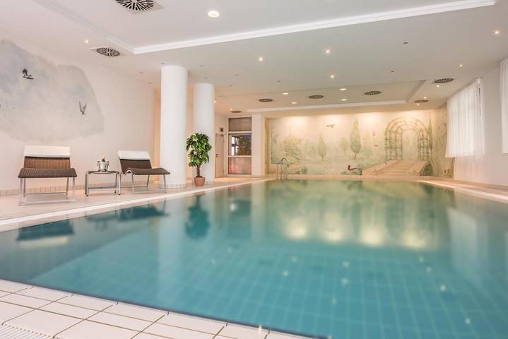 Hotel für 3 Personen, mit Terrasse und Garten sowie Pool und Sauna in München