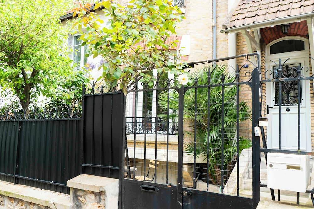 Appartement-dupleix, Villa du Parc 19th century in Paris, Ile de France