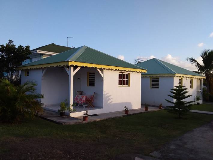 Location de vacances pour 2 personnes, avec piscine et terrasse à Le Moule - 3