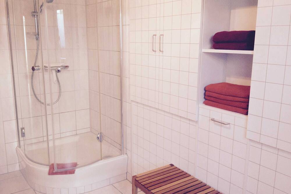 Geheel appartement, Irene Kindsvater - gedeelde kamer met toilet en douche in Europa-Park, Rust