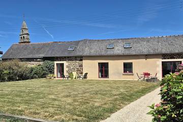 Gîte pour 4 personnes, avec terrasse ainsi que jardin et piscine, animaux acceptés à Tréguidel